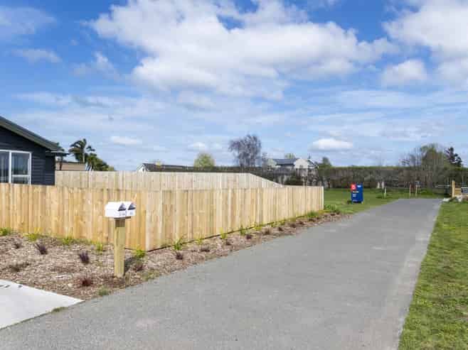 10 and 12 Allan Avenue, Makauri