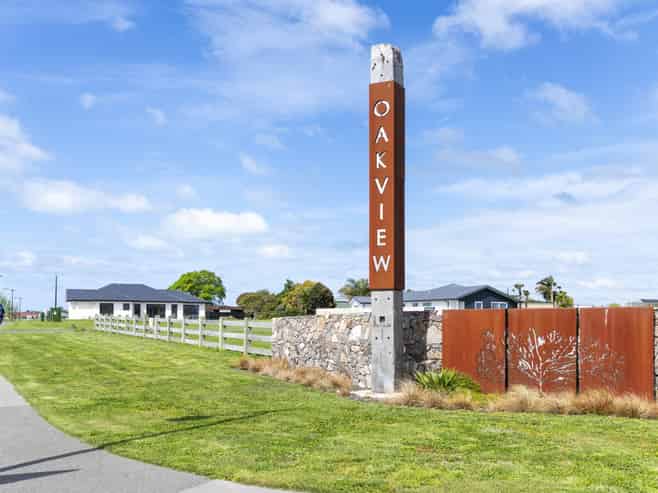 10 and 12 Allan Avenue, Makauri