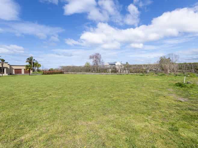 10 and 12 Allan Avenue, Makauri