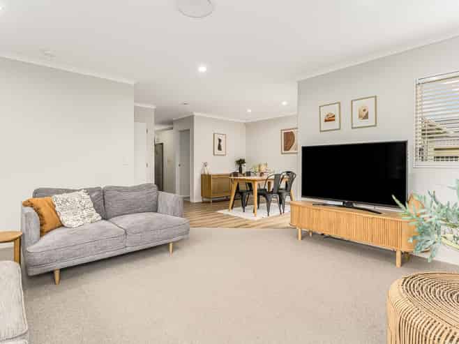 57 Kapiti Crescent, Titahi Bay