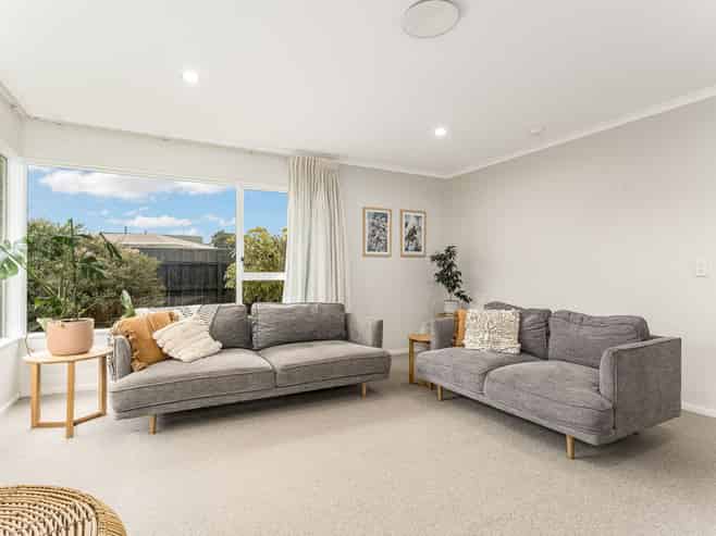 57 Kapiti Crescent, Titahi Bay