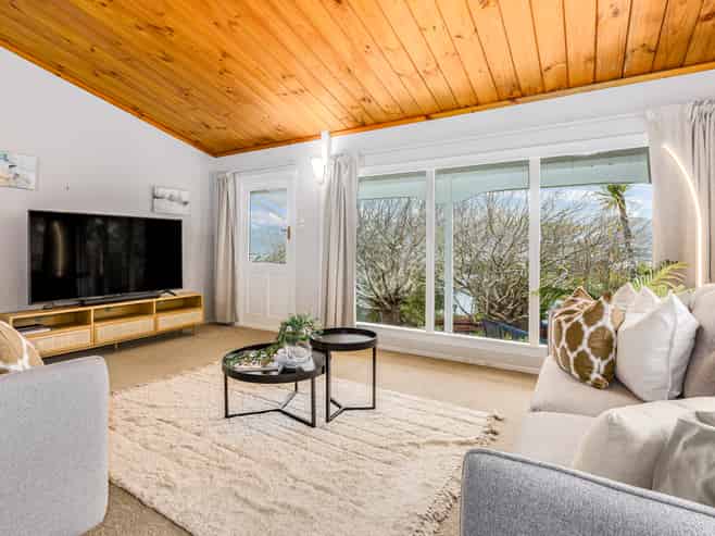 25 Palm Grove, Belmont