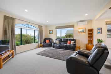 8 Amesbury Rise, Henderson