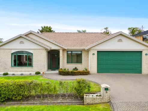 8 Amesbury Rise, Henderson
