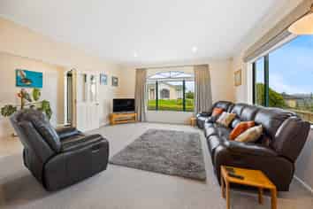 8 Amesbury Rise, Henderson