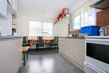 32 Antrim Crescent, Otara