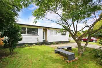 32 Antrim Crescent, Otara