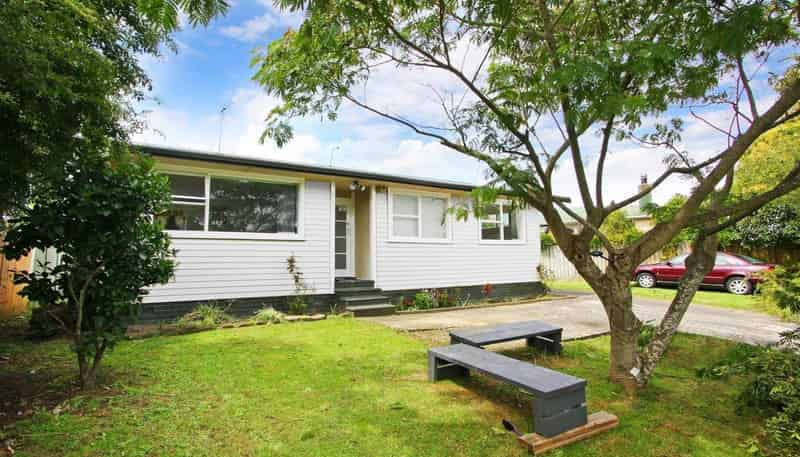 32 Antrim Crescent, Otara