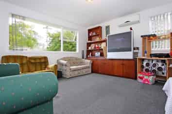 32 Antrim Crescent, Otara