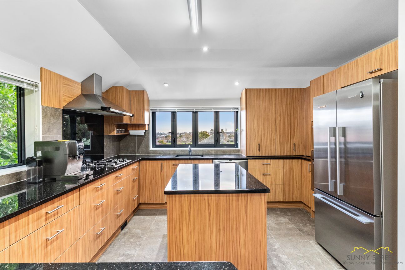 Brick & Tile in the heart of Mount Roskill - Fler