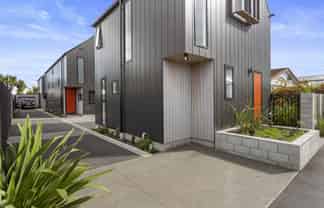 1/42 Dickens Street, Addington