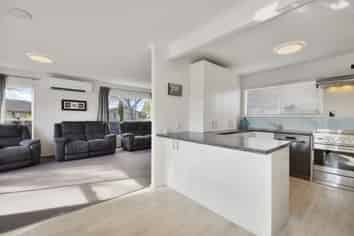 80 Lowry Avenue, Redwood