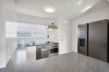 80 Lowry Avenue, Redwood