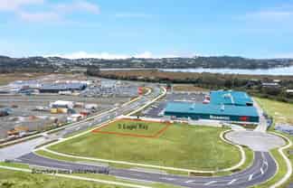 Bare land with neighbouring opportunities
