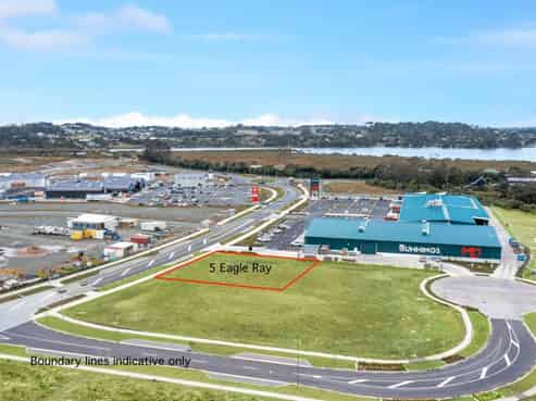 Bare land with neighbouring opportunities