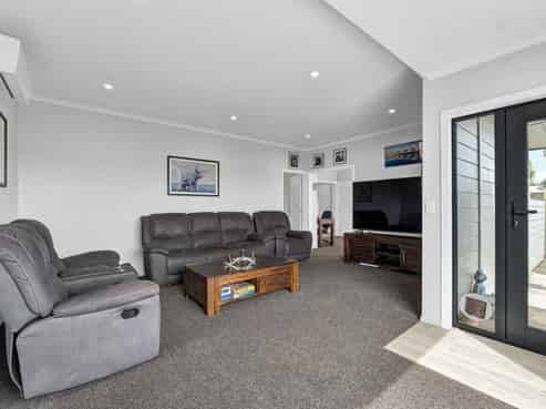 41 Swansea Road, Stratford