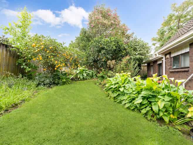 2 Yarra Place, Botany Downs