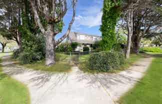 2 Yarra Place, Botany Downs