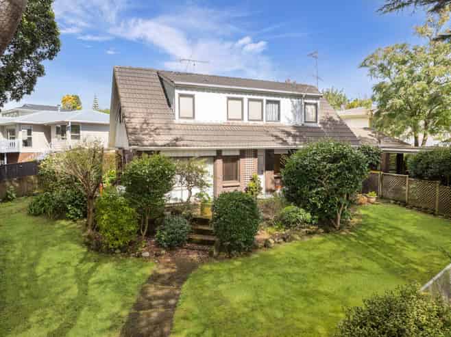 2 Yarra Place, Botany Downs