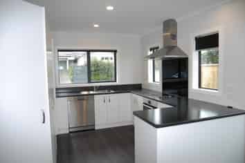 1 Toru St, Waikanae Beach