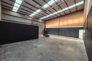 High Stud Industrial Warehouse Available Now