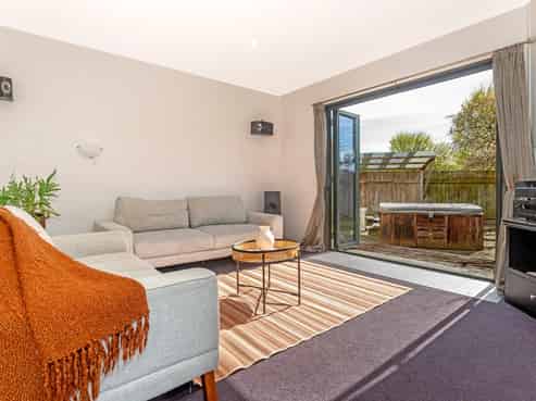 12 Ruru Avenue, Lytton West