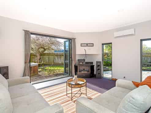 12 Ruru Avenue, Lytton West