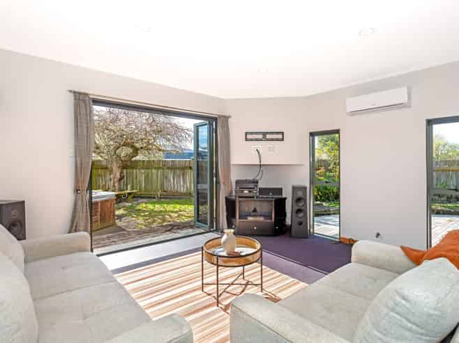 12 Ruru Avenue, Lytton West