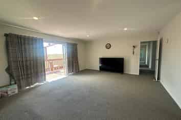 15A Te Atatu Road, Te Atatu South