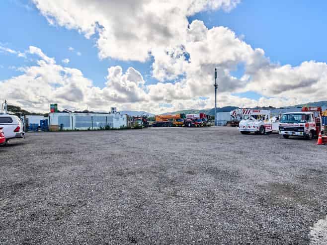 Fully Fenced Yard - 834sqm for Sublease