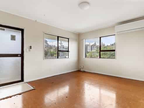 49-51 Meadowvale Rise, Titirangi