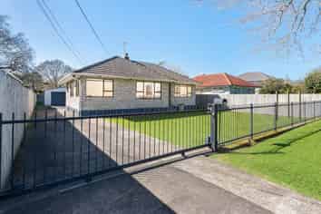 RARE OPPORTUNITY - PRIME COMMERCIAL SPACE
