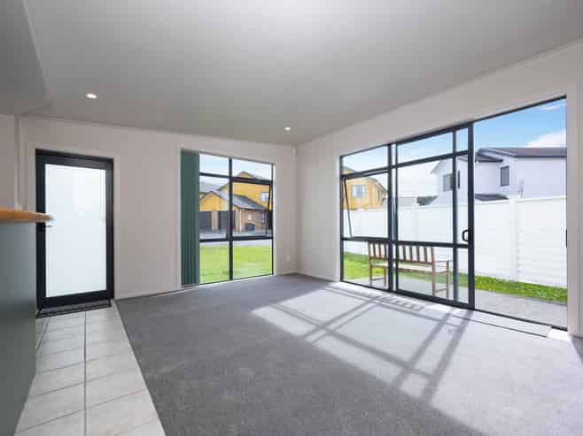 8a Charlenne Close, Ranui