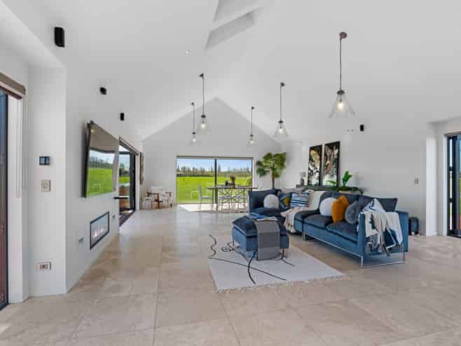 585 Coutts Island Road, Coutts Island