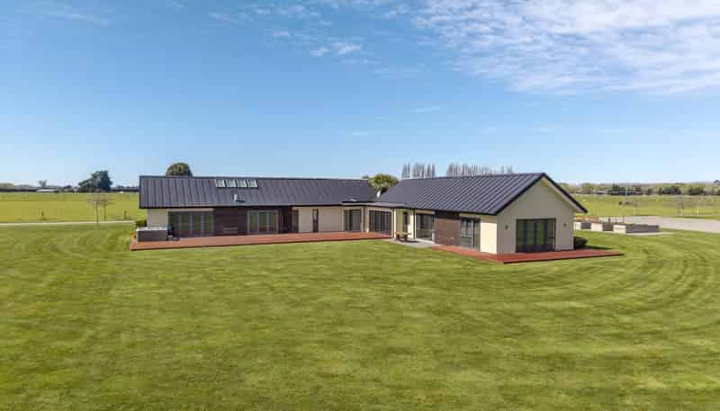 585 Coutts Island Road, Coutts Island