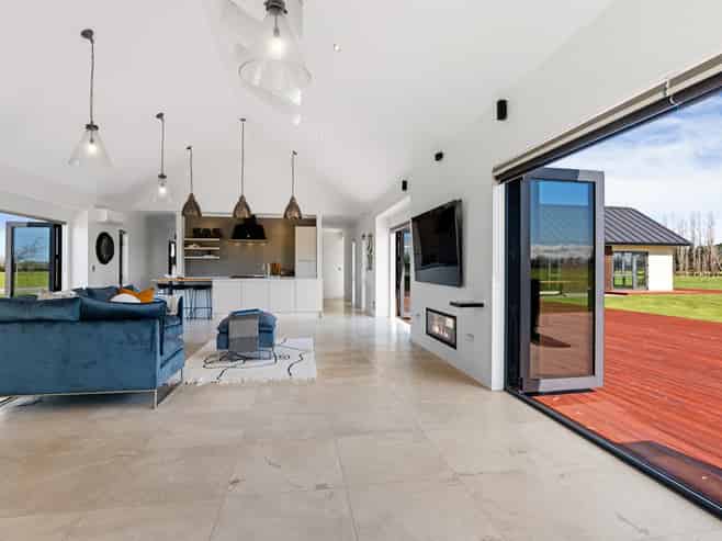 585 Coutts Island Road, Coutts Island