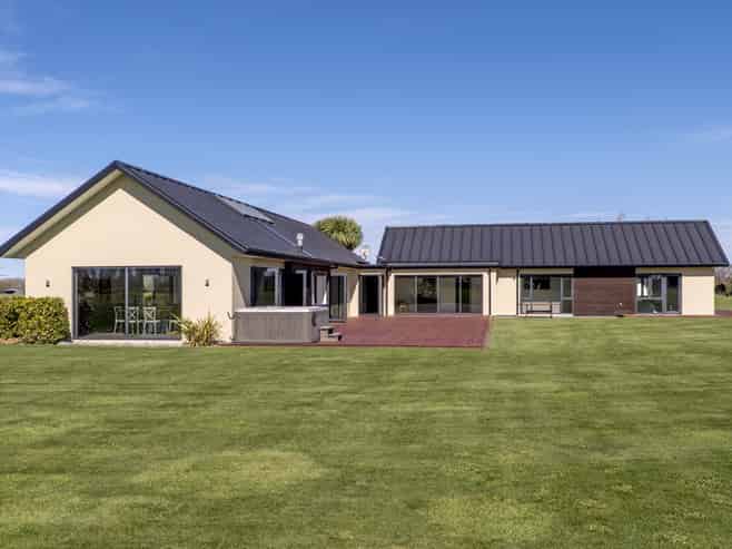 585 Coutts Island Road, Coutts Island