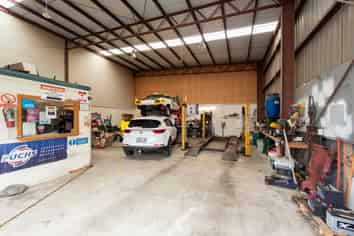 Industrial Warehouse For Lease