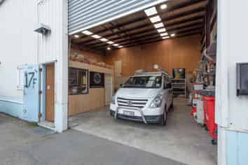 Industrial Warehouse For Lease
