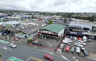 377M² BUILDING WITH 300M² YARD
