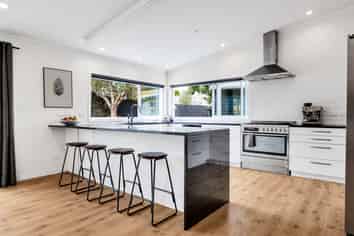 1 Melia Place, Stanmore Bay