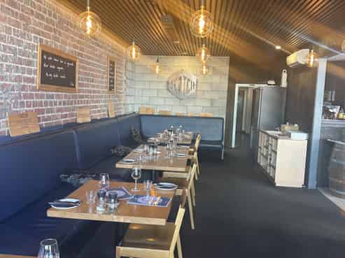 Stylish Restaurant Bar in Prime CBD Location