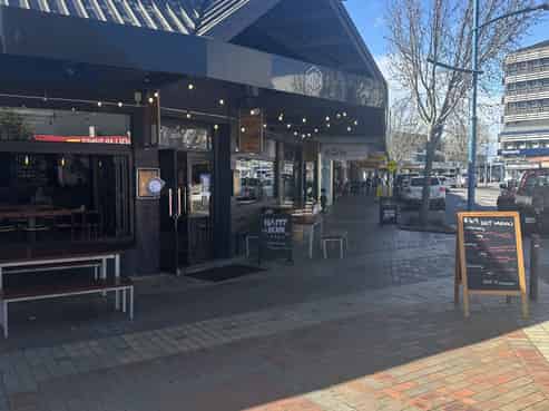 Stylish Restaurant Bar in Prime CBD Location