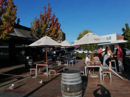 Stylish Restaurant Bar in Prime CBD Location