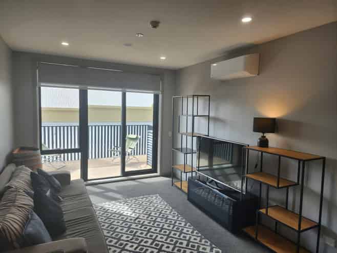 303/2 Launch Road, Hobsonville