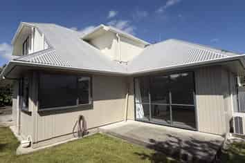 a/24 Hereford Street, West End