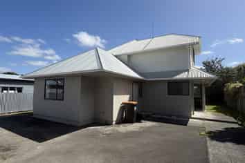 a/24 Hereford Street, West End