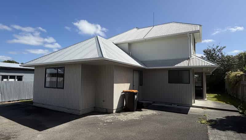 a/24 Hereford Street, West End