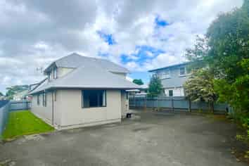 a/24 Hereford Street, West End