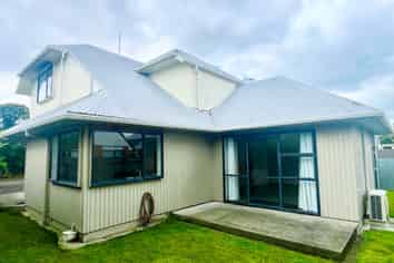 a/24 Hereford Street, West End